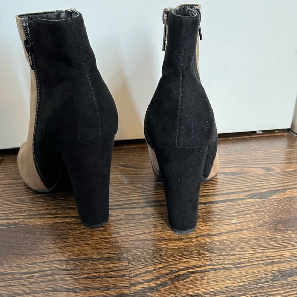 Shoe Dazzle Diane Tan Cream Black Heeled Boots booties size 9 zipper suede - Picture 6 of 10